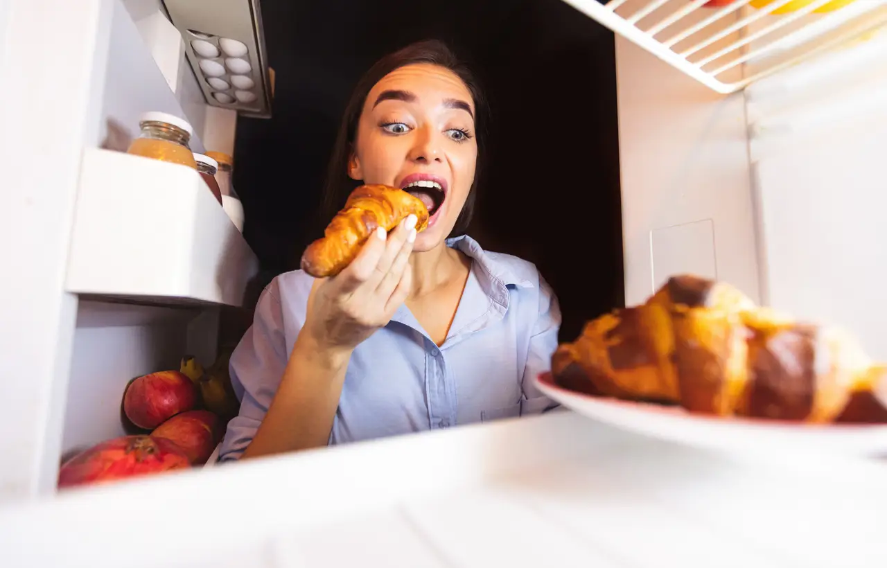 Hai fame prima di dormire? Ecco gli unici cibi che puoi mangiare tardi senza ingrassare